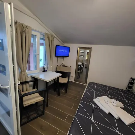 Studio Apartman Diklo Apartment